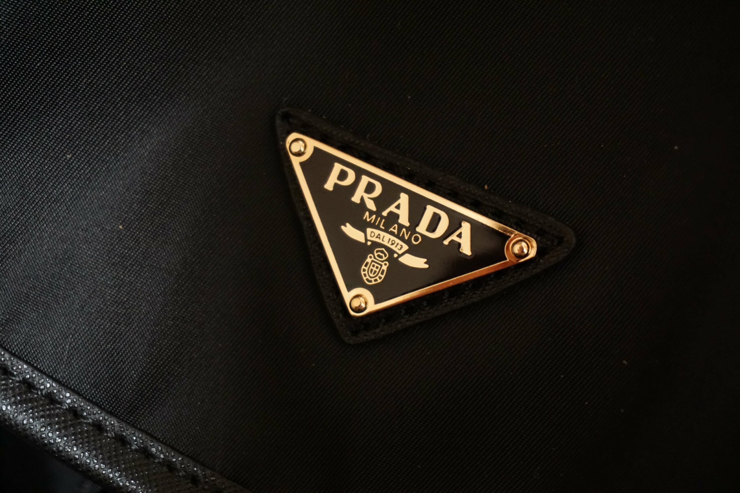 prada_logo_ueberuns